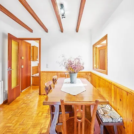 Beautiful Mountainside With Kitchen In Apartment